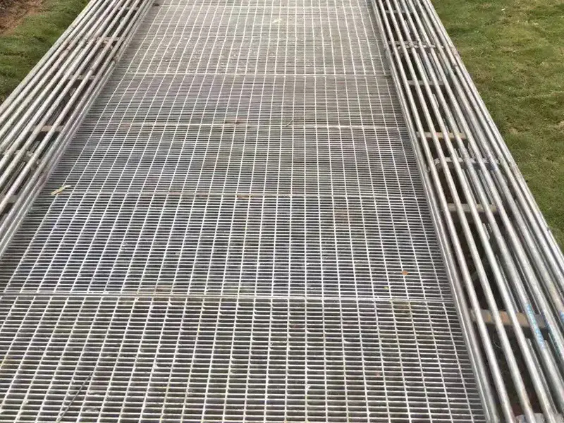Rejilla de acero Dengtai — rejilla de acero electrosoldada, con puntos de soldadura visibles (foto real de fábrica)